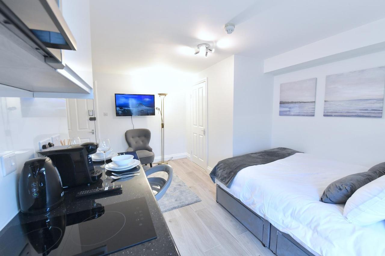 London Studios Very Close To Central Line Underground Shepherds Bush And Westfield Newly Refurbished Zewnętrze zdjęcie