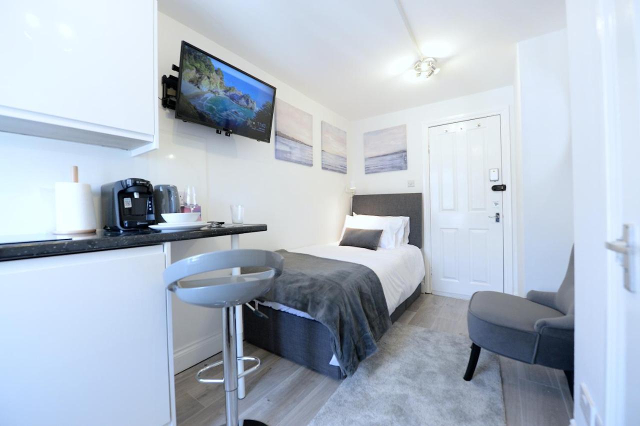 London Studios Very Close To Central Line Underground Shepherds Bush And Westfield Newly Refurbished Zewnętrze zdjęcie